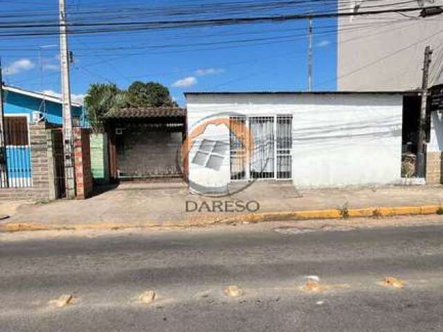 Casa alvenaria residencial com sala comercial em localização privilegiada