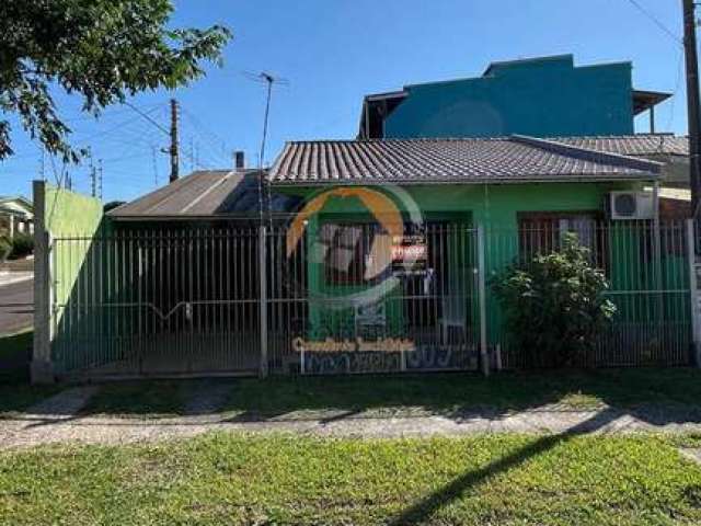 Linda casa de esquina c/ 2 dorm. em ótima localização