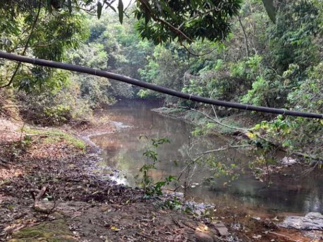 Linda chácara.  Rica em agua.  Venda porteira fechada.