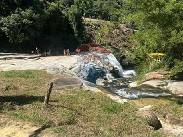 Chacara em sana , bicuda pequena