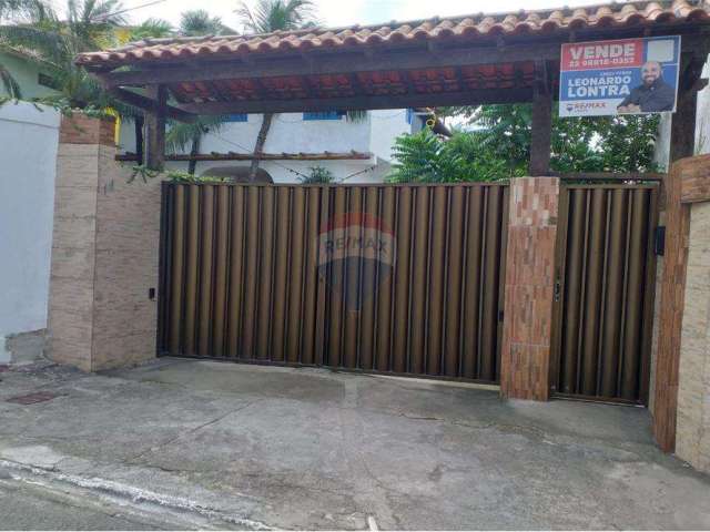 Vende-se Casa de Condomínio 3 dorm. no Bairro Peró / Cabo Frio-RJ