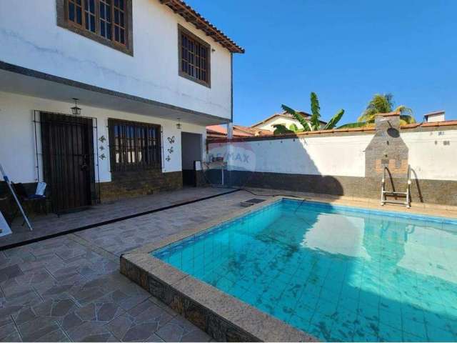 Casa com Piscina e Área Gourmet em Iguaba Grande - 2 Suítes e Terreno Amplo por R$380.000!