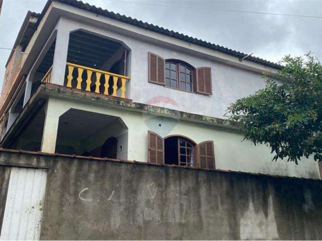 Sobrado com 2 quartos + Kitnet R$ 280.000,00 no Centro do Bairro São João - SPA