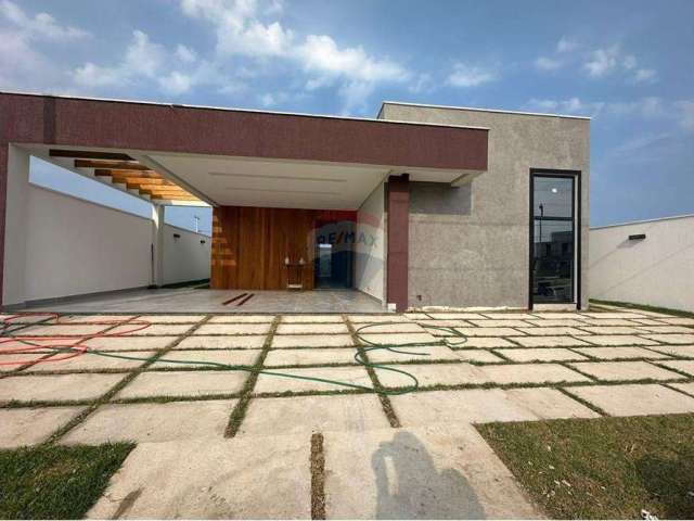 Casa de alto padão no condominio viverde 1 , com tres quartos e uma suite e um banheiro canadense e placa solar.