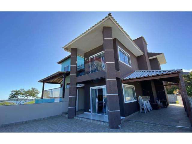 Casa com vista para a Lagoa em condomínio fechado em Cabo Frio