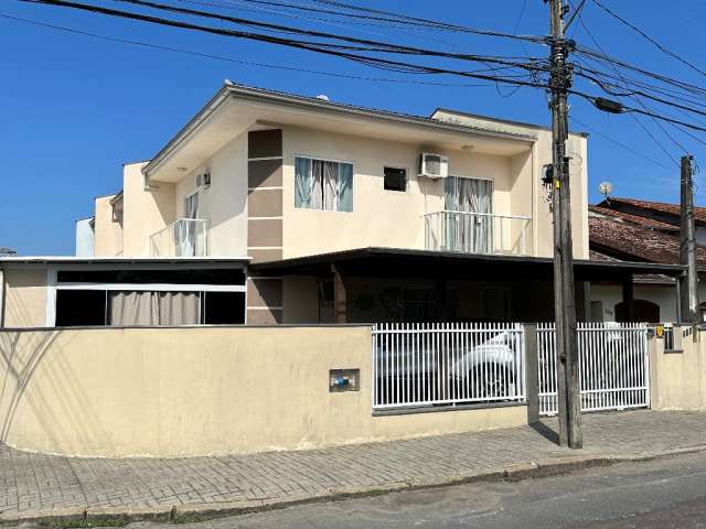 Geminado de esquina no bairro costa e silva