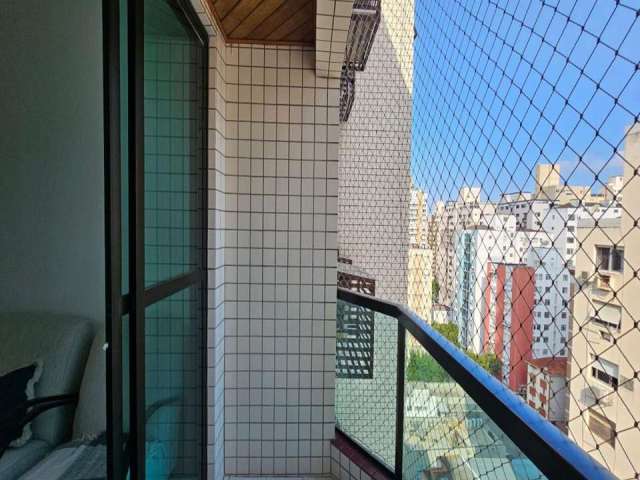 Apartamento a uma quadra da Praia da Pompéia, Santos-SP.