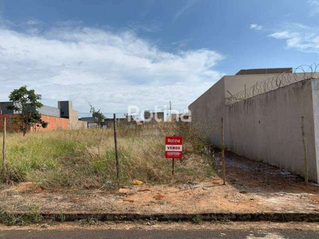 Ótimo terreno, plano, sol da manhã, localização privilegiada no loteamento New Golden Ville.