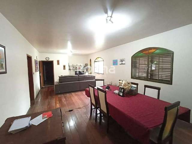 Apartamento à venda, 3 quartos, 1 suíte, 2 vagas, Tabajaras - Uberlândia/MG - R$ 350.000,00