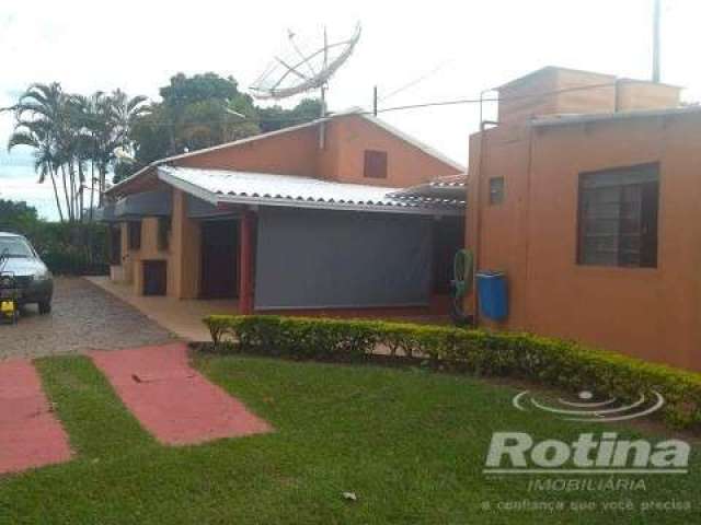 Chacara à venda, 3 quartos, Jockey Camping - Uberlândia/MG - R$ 700.000,00