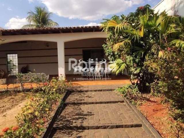 Casa à venda, 3 quartos, Centro - Uberlândia/MG - Rotina Imobiliária