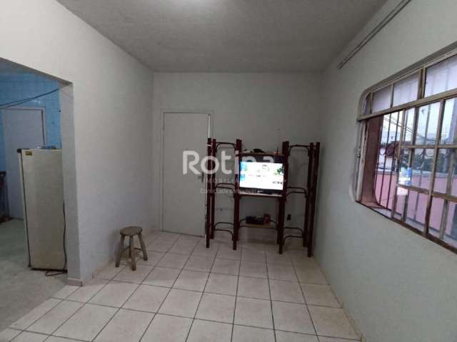 Apartamento à venda, 2 quartos, 1 vaga, Martins - Uberlândia/MG - R$ 155.000,00