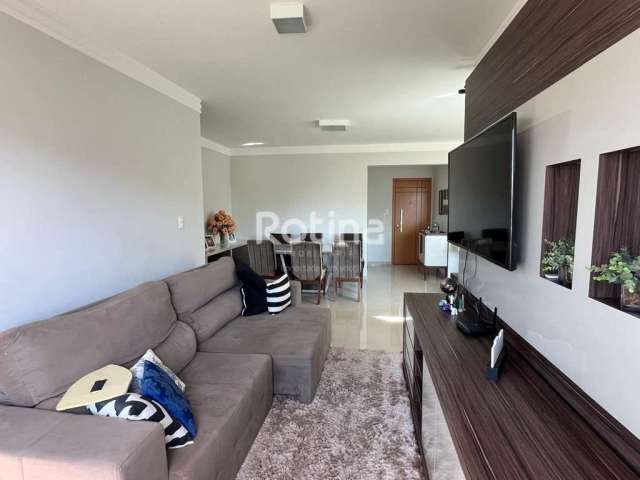 Apartamento à venda, 3 quartos, 1 suíte, 2 vagas, Santa Mônica - Uberlândia/MG - R$ 550.000,00