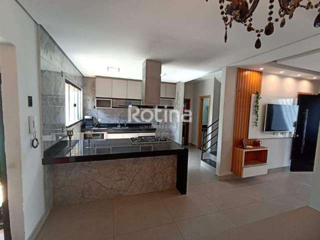 Casa à venda, 4 quartos, 1 suíte, 3 vagas, Nova Uberlândia - Uberlândia/MG - R$ 750.000,00