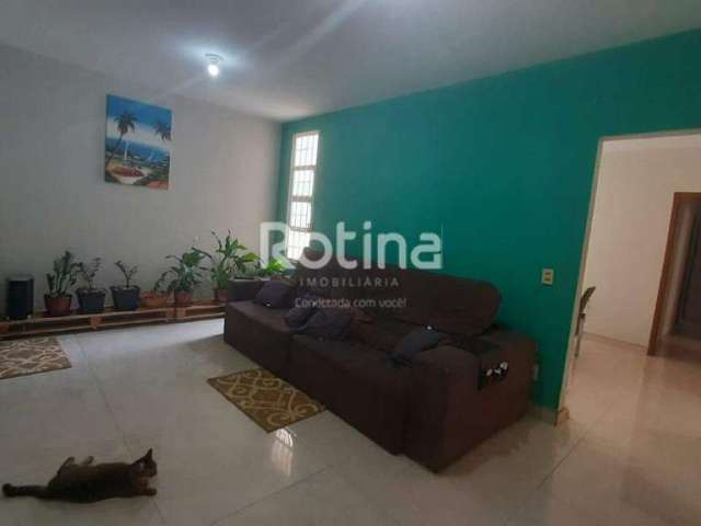 Casa à venda, 3 quartos, Jardim Patrícia - Uberlândia/MG - Rotina Imobiliária