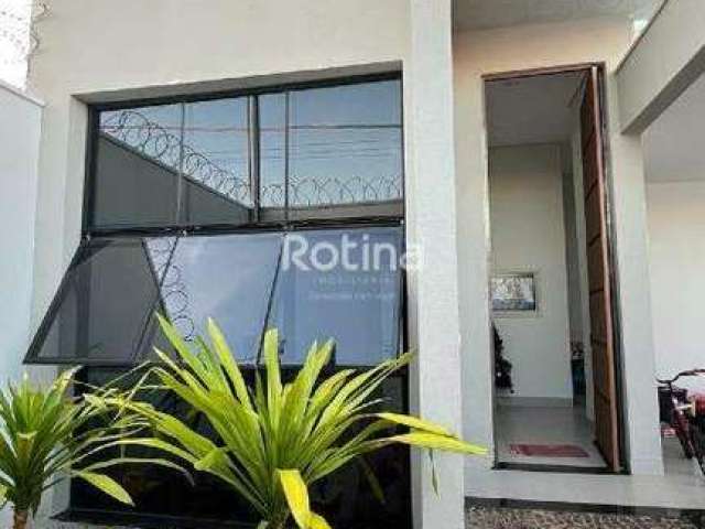 Casa à venda, 4 quartos, 1 suíte, 2 vagas, Novo Mundo - Uberlândia/MG - R$ 1.050.000,00