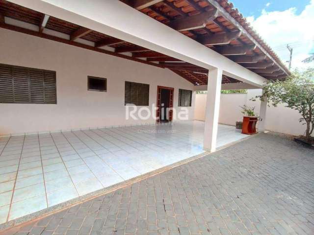 Casa à venda, 3 quartos, Santa Rosa - Uberlândia/MG - Rotina Imobiliária