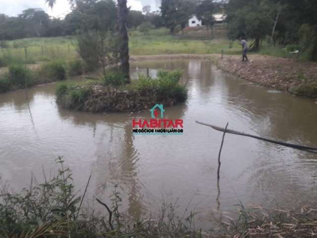 Lindo sítio com muita água corrente, Terreno com 4.500 metros.   Lagoa, Muita Água Corrente