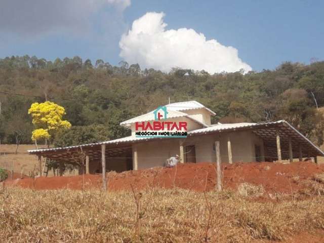 Lindo Sitio, Terreno 1.500 metros, Semi Condomínio, Casa com Excelente Acabamento, Aquecimento Solar