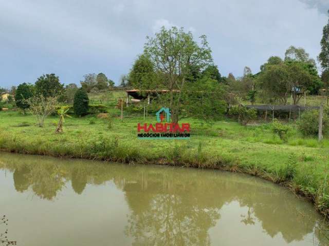 OPORTUNIDADE!!  Lindo sítio em Itatiaiuçu com água em abundância.  Sítio de 20.000 m² com escritura e registro.