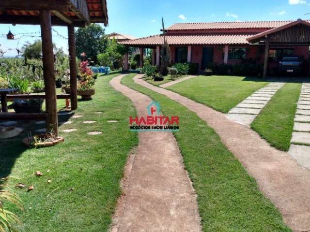 Venda de uma casa localizada no condomínio fechado Mirante, com as seguintes características: