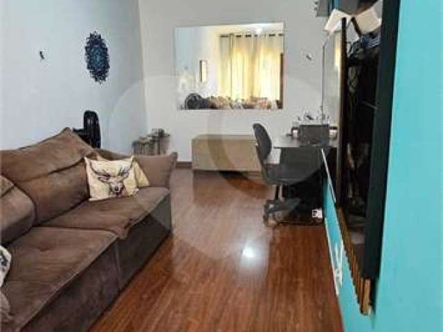 Casa com 2 quartos à venda em Vila Galvão - SP