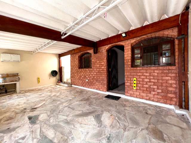 Casa 3 dormitórios  à venda em Vila Linda - Santo André