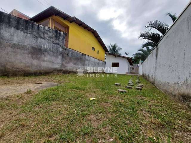 Casa para Locação com Quintal Grande no Bairro Gaivotas