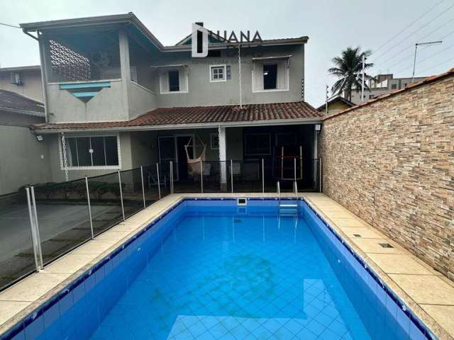 Casa dos Seus Sonhos: Piscina, Churrasqueira e Mini Quadra!