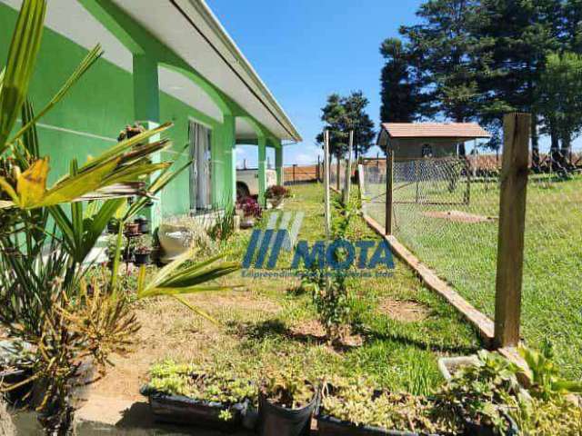 Linda Chácara à Venda  Contenda  com 2 casas área de planta