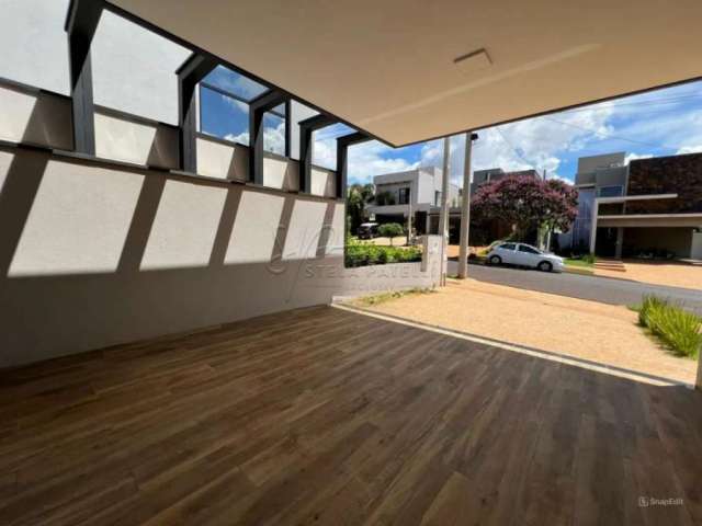 Casa de 128m² com 03 suítes à venda em condomínio - Vila do Golfe