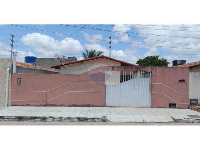 Casa com 4/4, sendo 1 suíte Conjunto Santarém 120 m² área útil