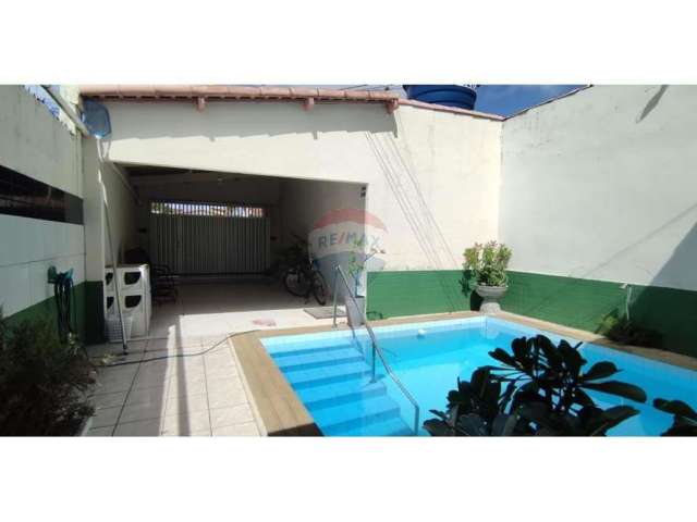 Excelente oportunidade na Av. Maranguape casa  191m² de área util  -com piscina!