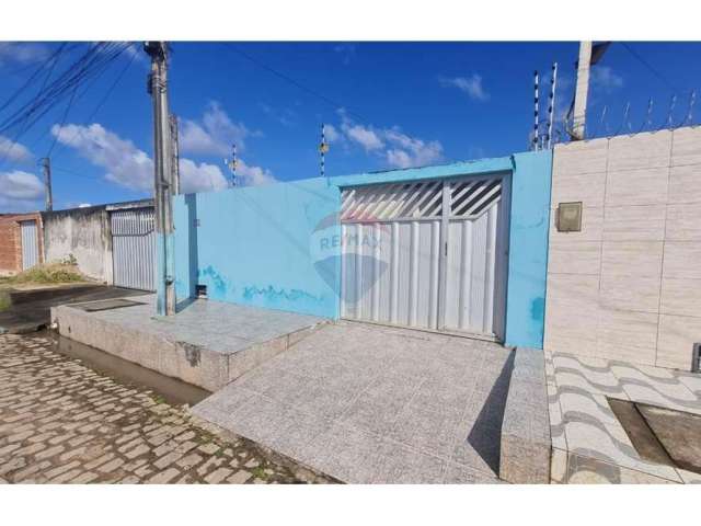 Casa localizada no centro de São Gonçalo do Amarante com 2 quartos por R$ 130.000,00 ACEITA FINANCIAMENTO!