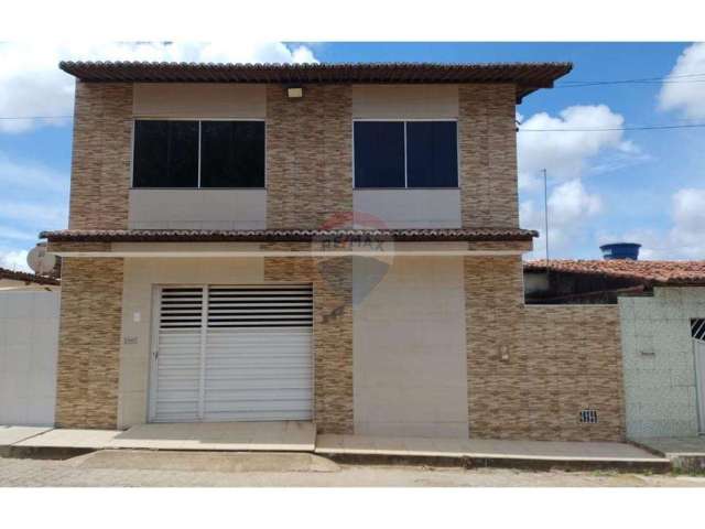 Excelente Casa Duplex à Venda no Bairro Pajuçara, Natal/RN!