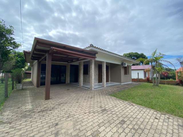 Casa a venda em Arroio do Sal-RS, mobiliado em ótima localização.