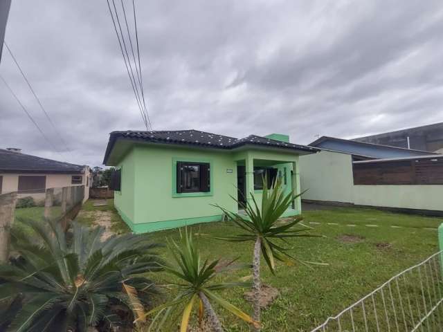 Casa a venda em Arroio do Sal-RS, próximo ao centro e mar.