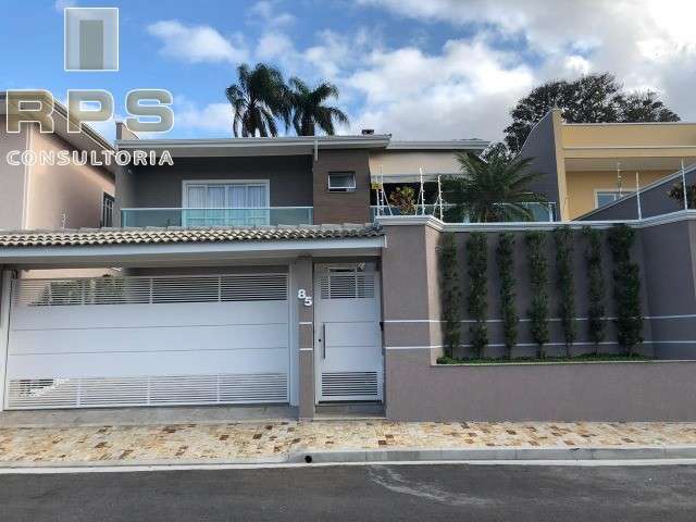 Casa à venda no bairro Vila Gardênia em Atibaia com 373m2, com 3 quartos sendo 1 suite, 3 banheiros, quintal, churrasqueira e localização privilegiada