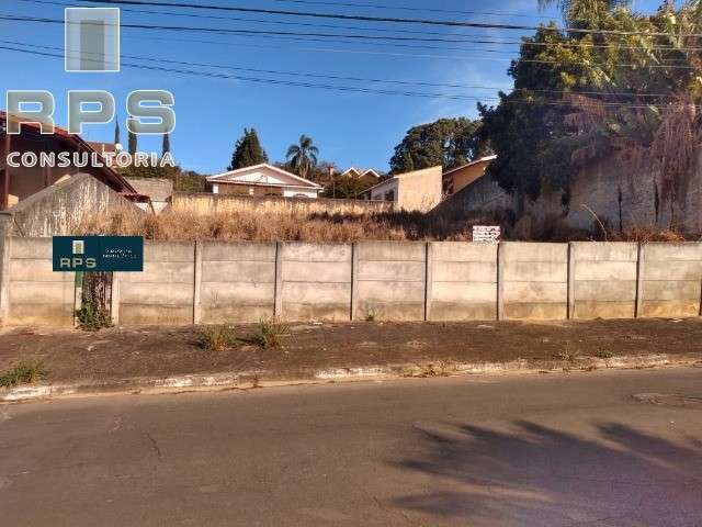 Terreno com excelente topografia à venda no bairro Vila Santista em Atibaia, bairro residencial,  ao lado do centro!