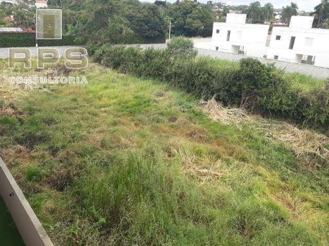 Terreno de 1.814m², totalmente  plano à venda no bairro Jardim Ypê, ZR2, em Atibaia, bairro nobre, ao lado do bairro Morumbi, região residencial!