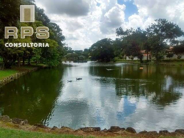 Terreno de 800m² à venda no Condominio Shambala I em Atibaia, segurança 24 horas, área de lazer completa e um lindo lago!