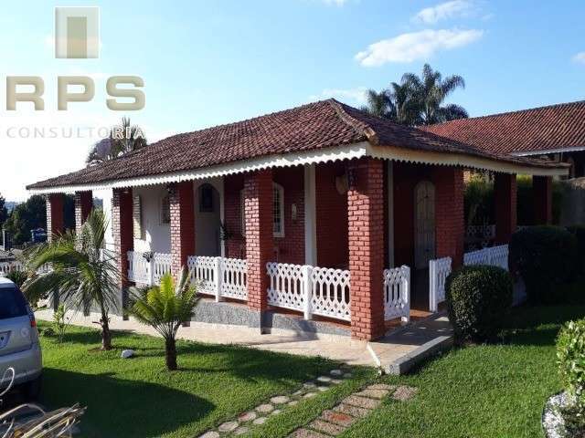 Casa térrea à venda no Condomínio Vila Dom Pedro em Atibaia, condomínio estilo chácara, 3 quartos, 1 quarto externo extra, piscina, espaço gourmet!