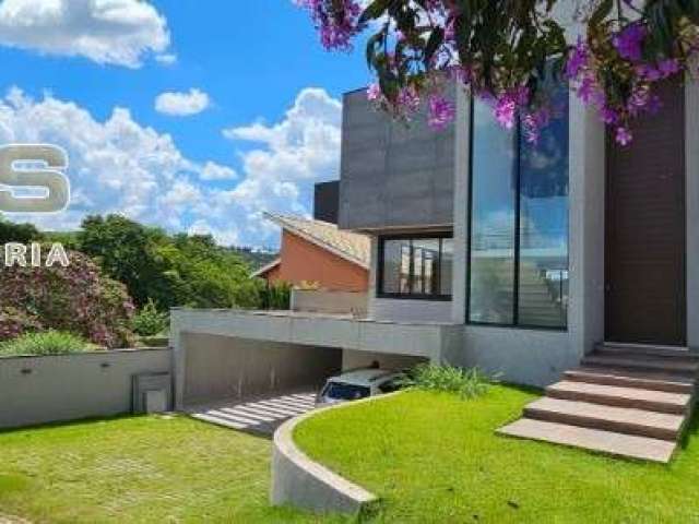 Casa Alto Padrão, pronta para morar, no Condomínio Figueira Garden em Atibaia, à poucos metros do lago, com vista deslumbrante para o lago e montanhas