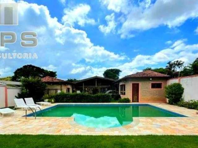 Casa térrea à venda na Vila Giglio,  3 quartos sendo 1 suíte l, piscina,  churrasqueira, amplo quintal gramado, lareira e localização excelente!