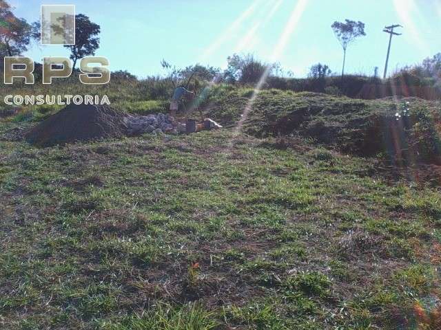 Ótimo terreno em bairro residencial de Atibaia, local de chácaras 16 km até o Outlet Fernão Dias e 17 km até o centro da cidade Área total : 1.506 m²