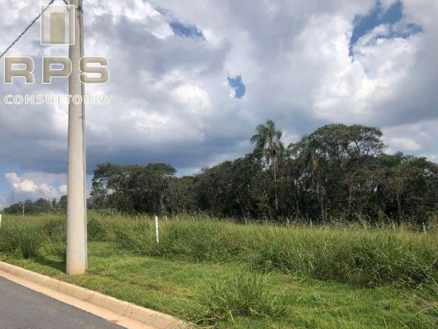 Terreno com ótima topografia no condomínio Elementum em Atibaia com 412m²