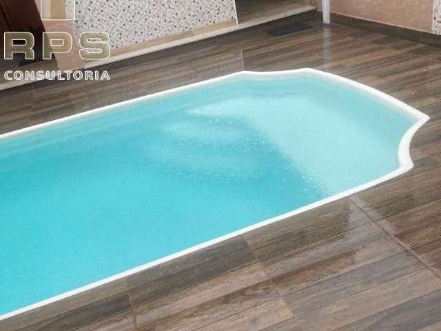 Casa no Nova Cerejeiras com 02 suites Sala de estar e sala de jantar  Lavabo, 02 banheiros, 02 vagas ,Quintal , lavanderia  Churrasqueira e piscina