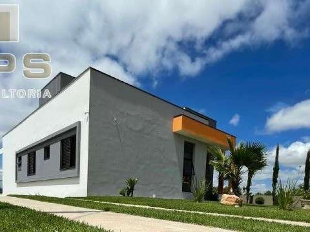 Casa no Residencial Lagos de Jarinu com 3 dormitórios sendo uma suíte, vista privilegiada, área gourmet com dois banheiros, escritório, sala jogos