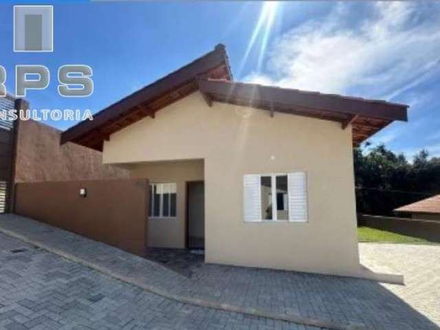 Casa térrea à venda em Atibaia, à poucos metros da Alameda Lucas , 2 suites, 3 banheiros  Escritório,  Garagem para 02 carros e vista para a Pedra!