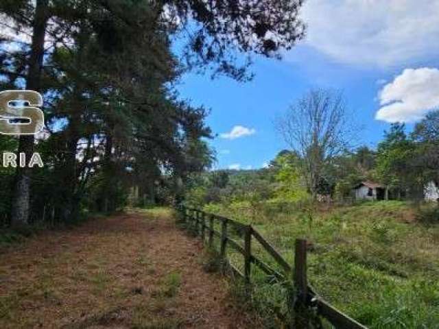 Excelente oportunidade , sítio a venda em Atibaia , Sede com 3 dormitórios 1 banheiro 02 casas de caseiro  Muita área verde ,  curral